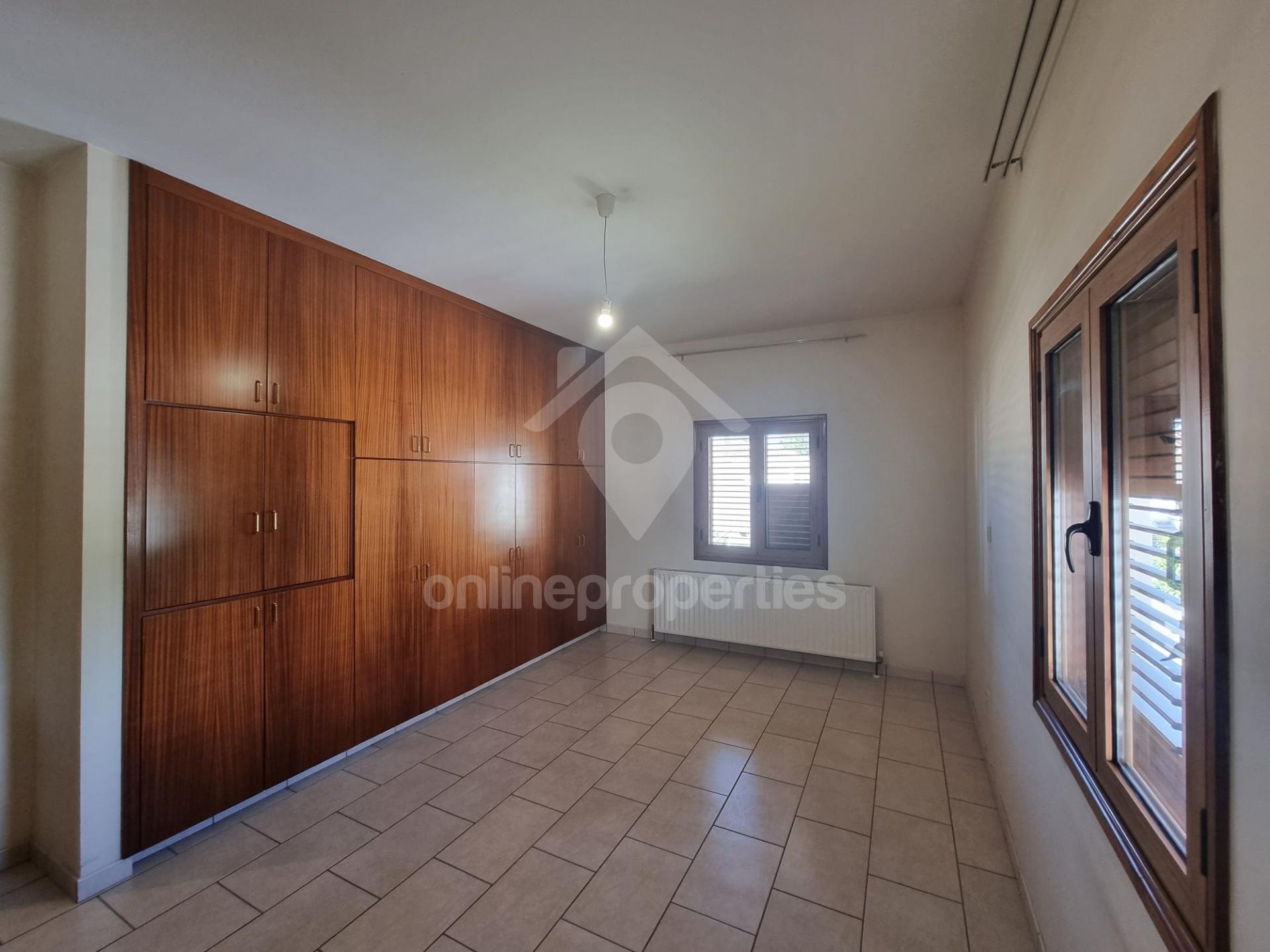 To change image, hover mouse over thumbnails below