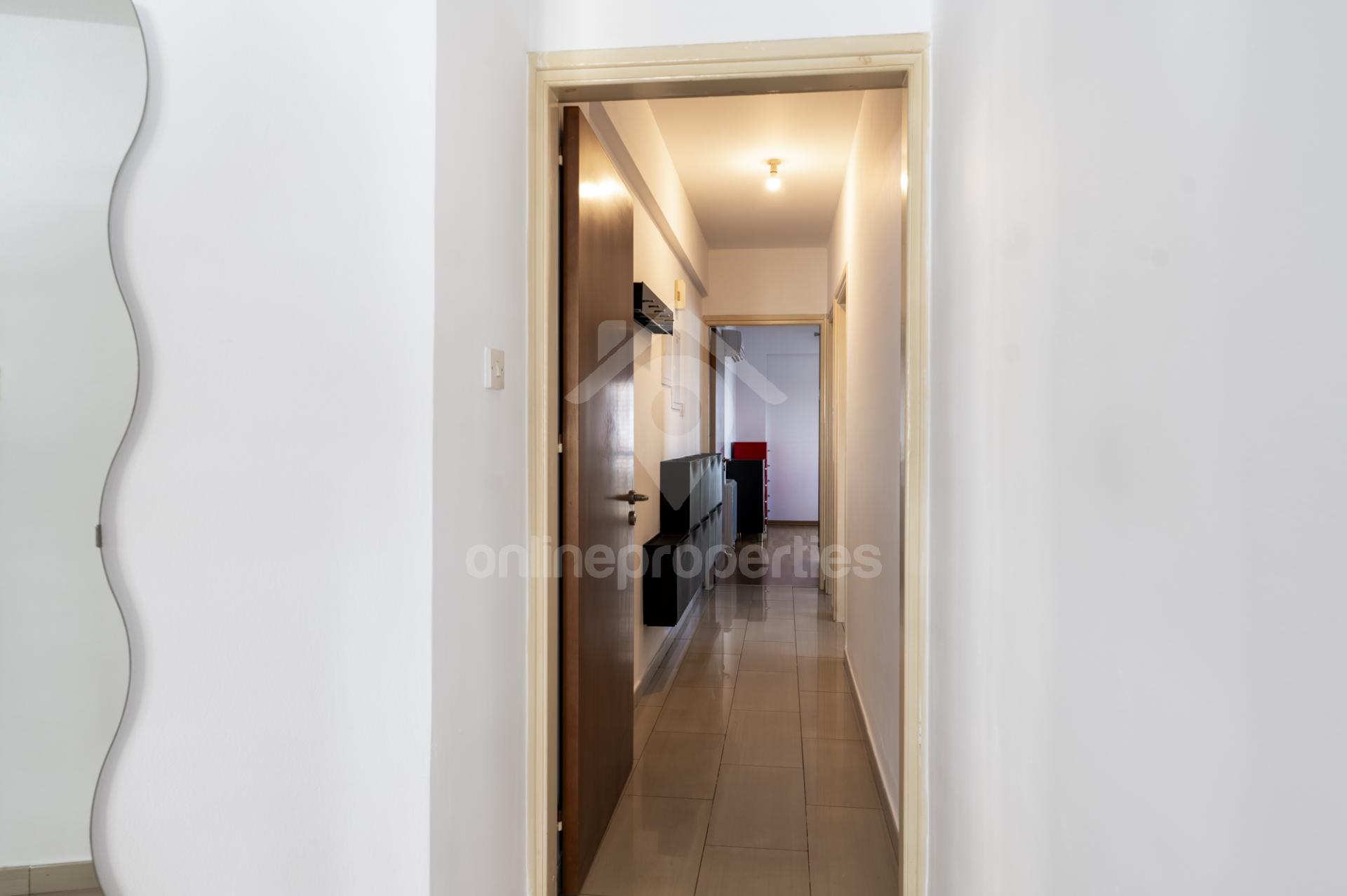 To change image, hover mouse over thumbnails below