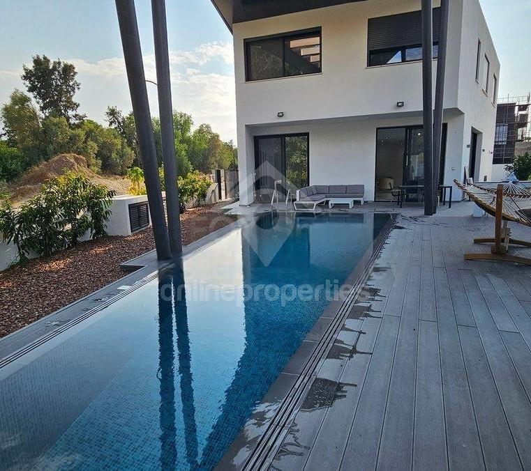 To change image, hover mouse over thumbnails below