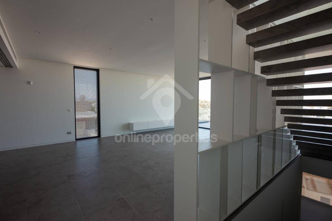 To change image, hover mouse over thumbnails below