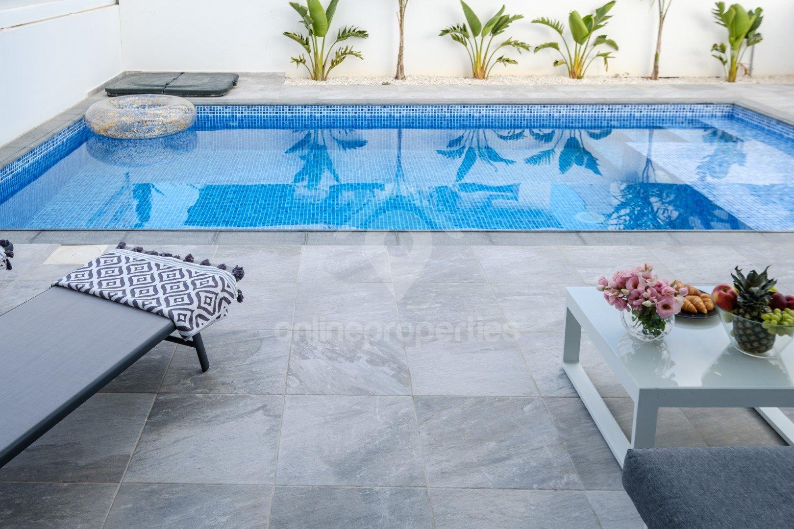 To change image, hover mouse over thumbnails below