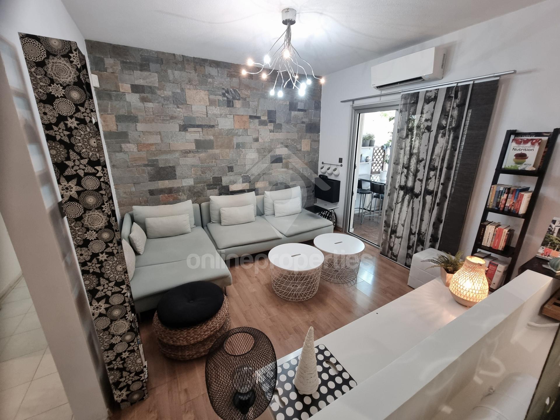 To change image, hover mouse over thumbnails below