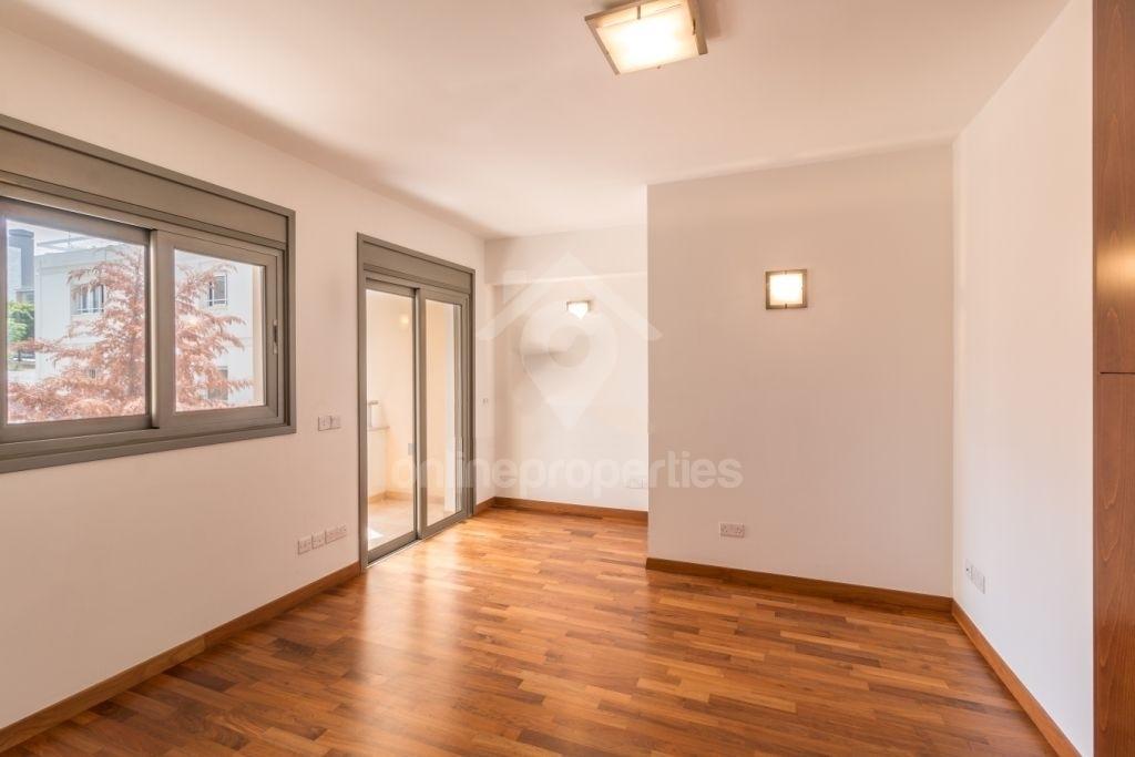 To change image, hover mouse over thumbnails below