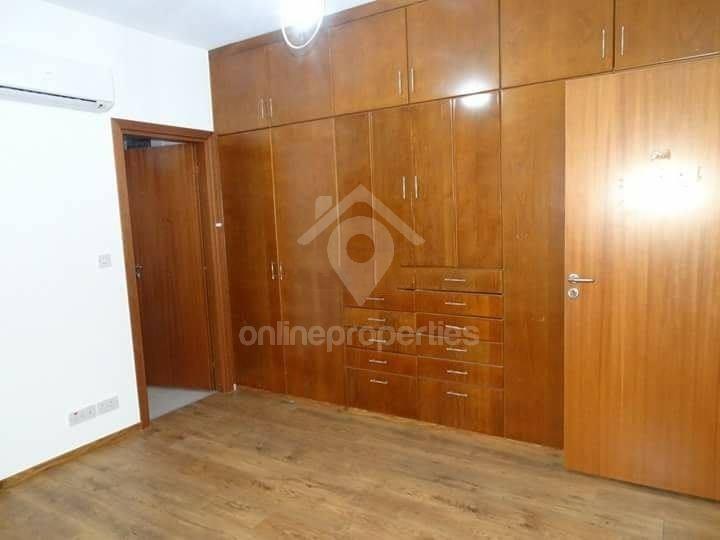 To change image, hover mouse over thumbnails below