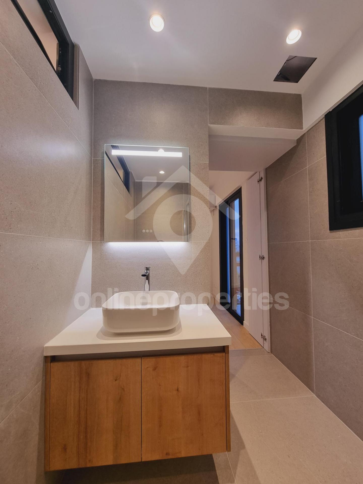 To change image, hover mouse over thumbnails below