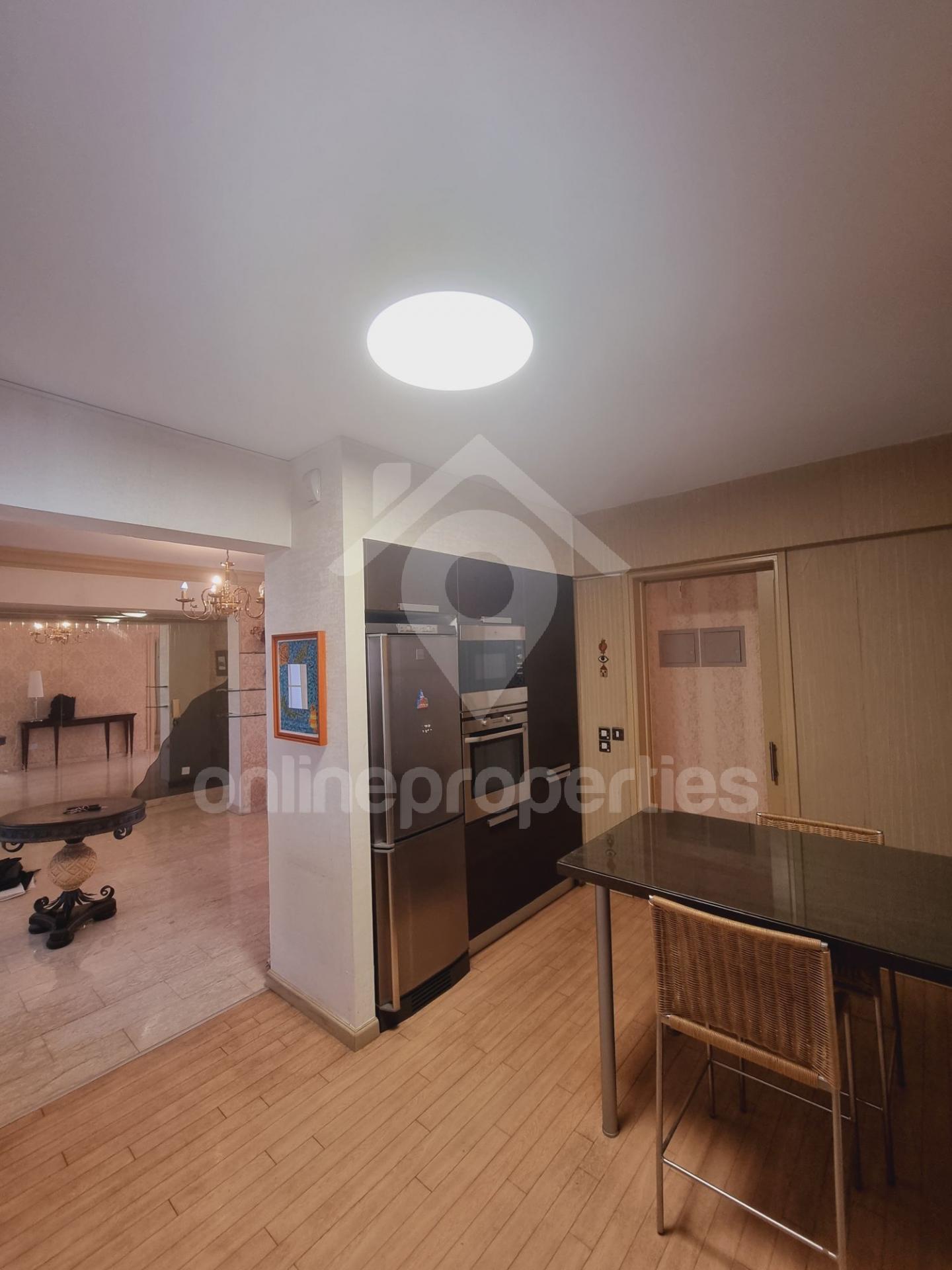 To change image, hover mouse over thumbnails below