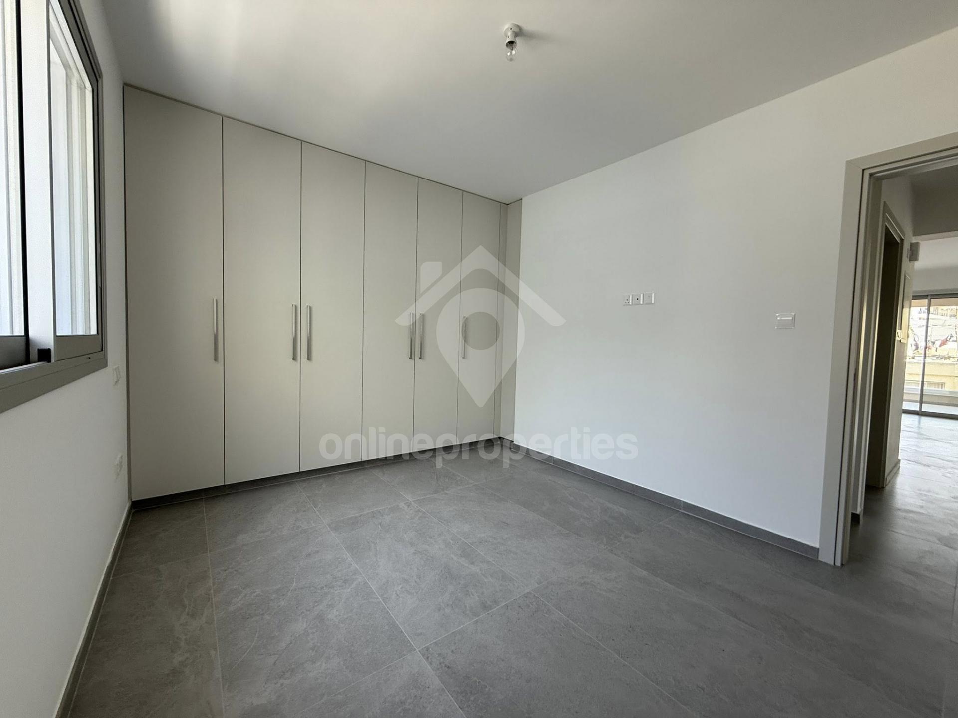 To change image, hover mouse over thumbnails below