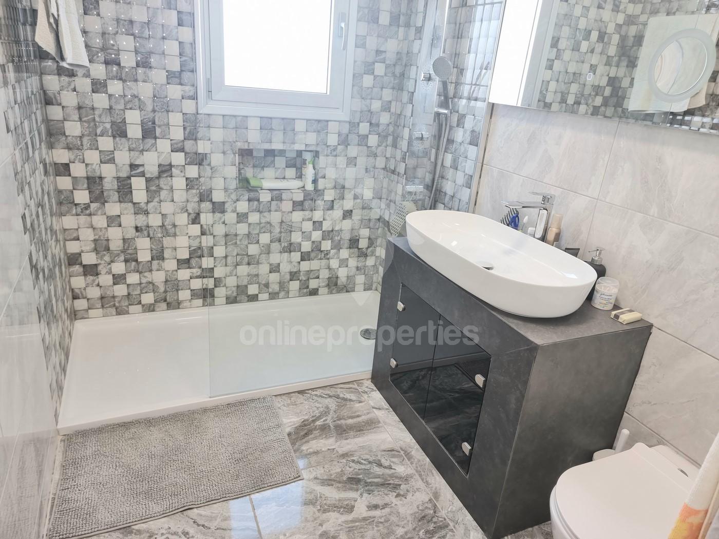 To change image, hover mouse over thumbnails below