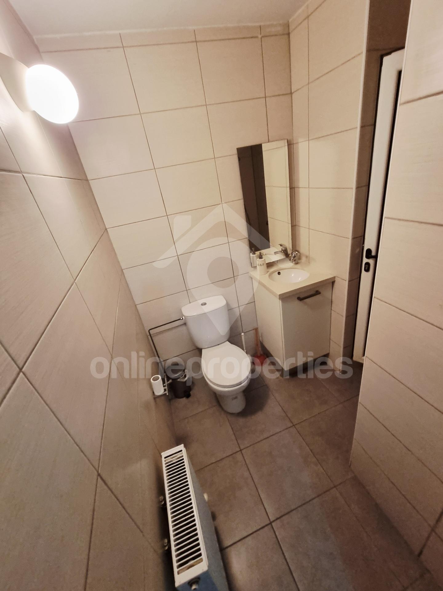 To change image, hover mouse over thumbnails below