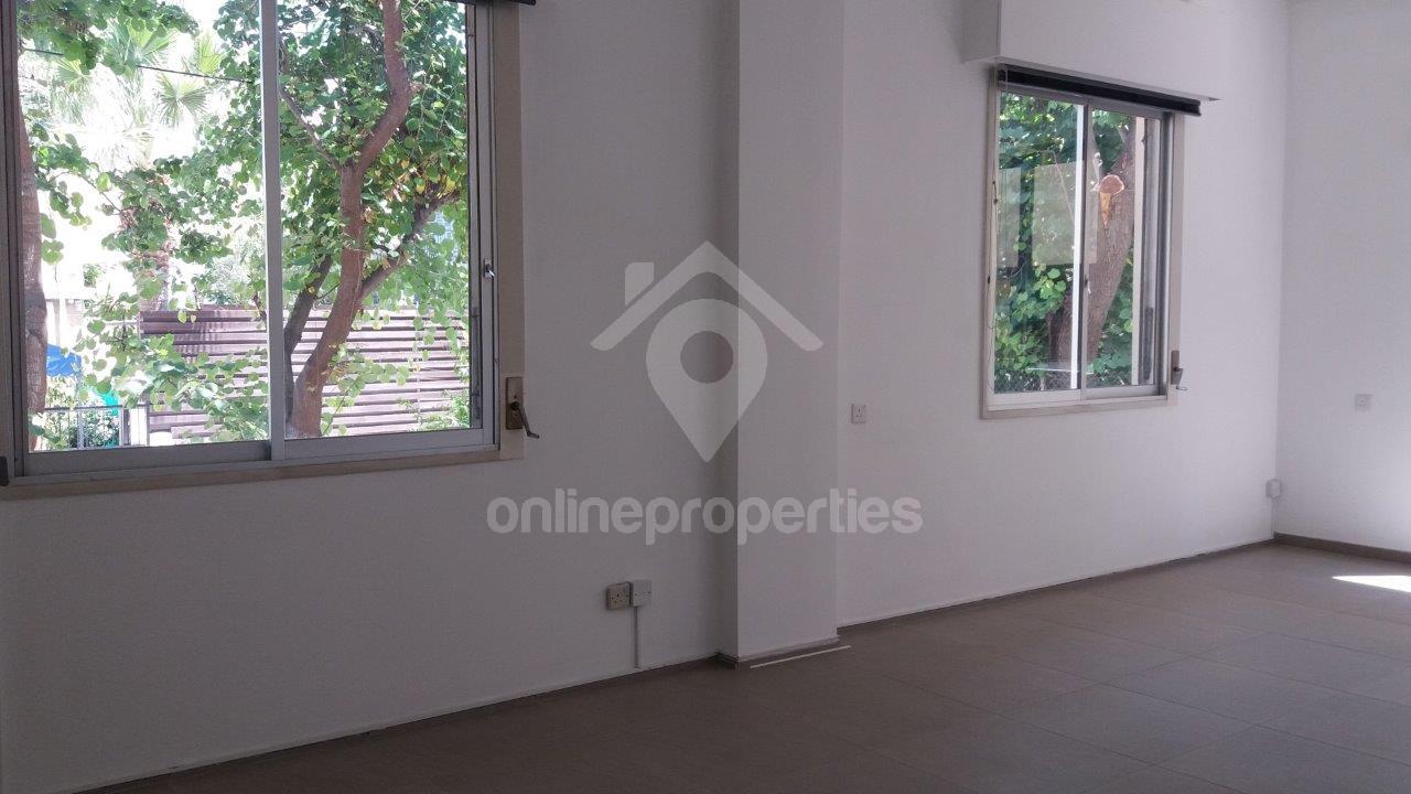 To change image, hover mouse over thumbnails below