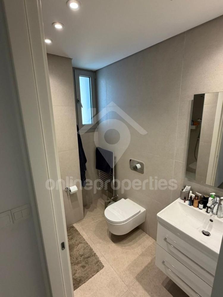 To change image, hover mouse over thumbnails below