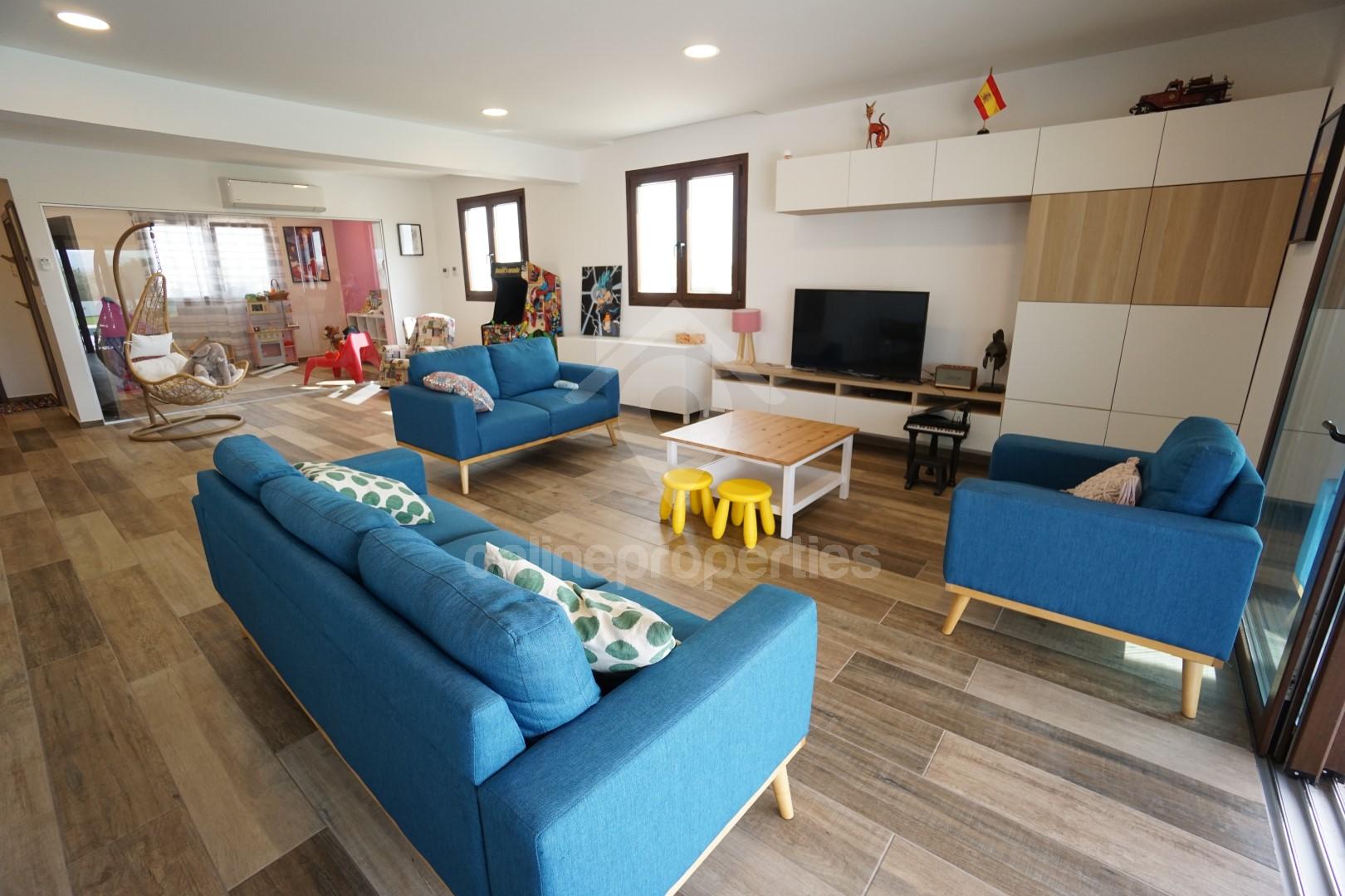 To change image, hover mouse over thumbnails below