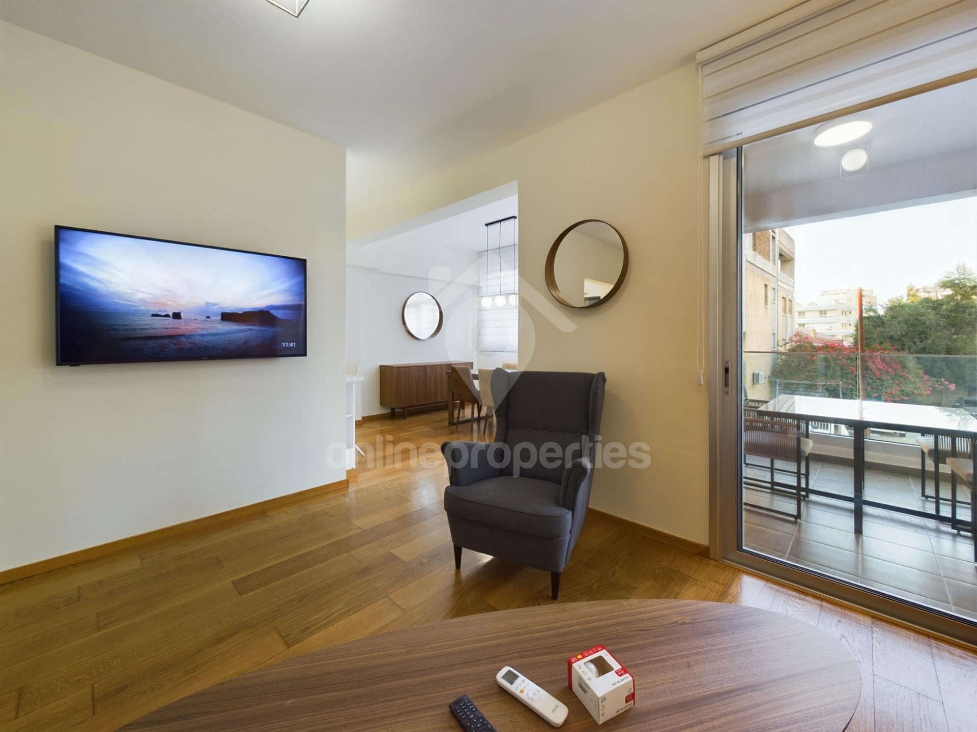 To change image, hover mouse over thumbnails below