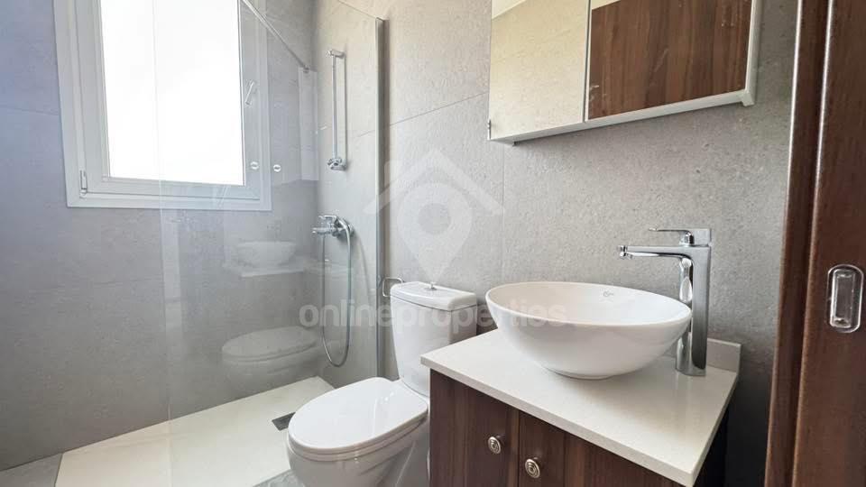 To change image, hover mouse over thumbnails below