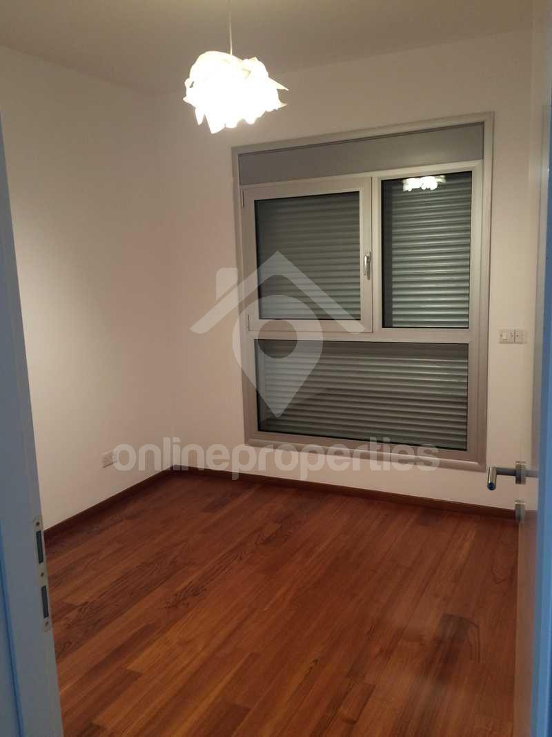 To change image, hover mouse over thumbnails below