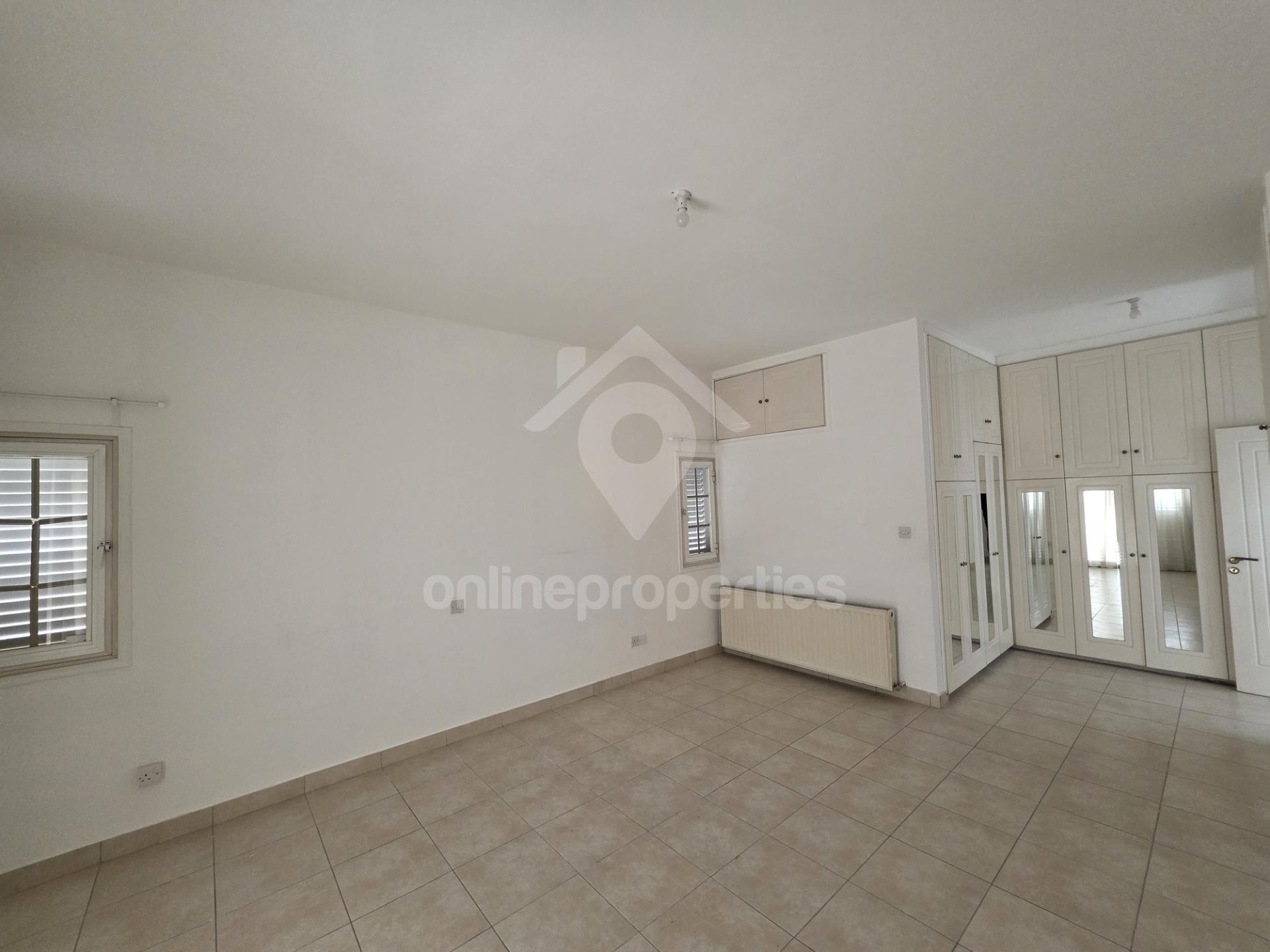 To change image, hover mouse over thumbnails below