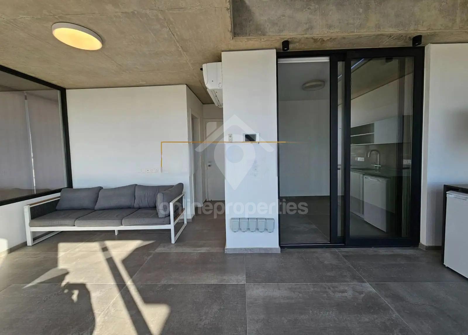 To change image, hover mouse over thumbnails below