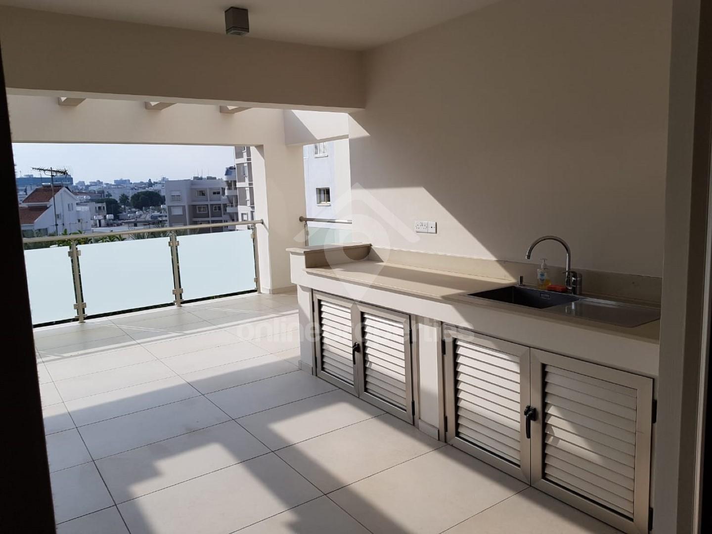 To change image, hover mouse over thumbnails below