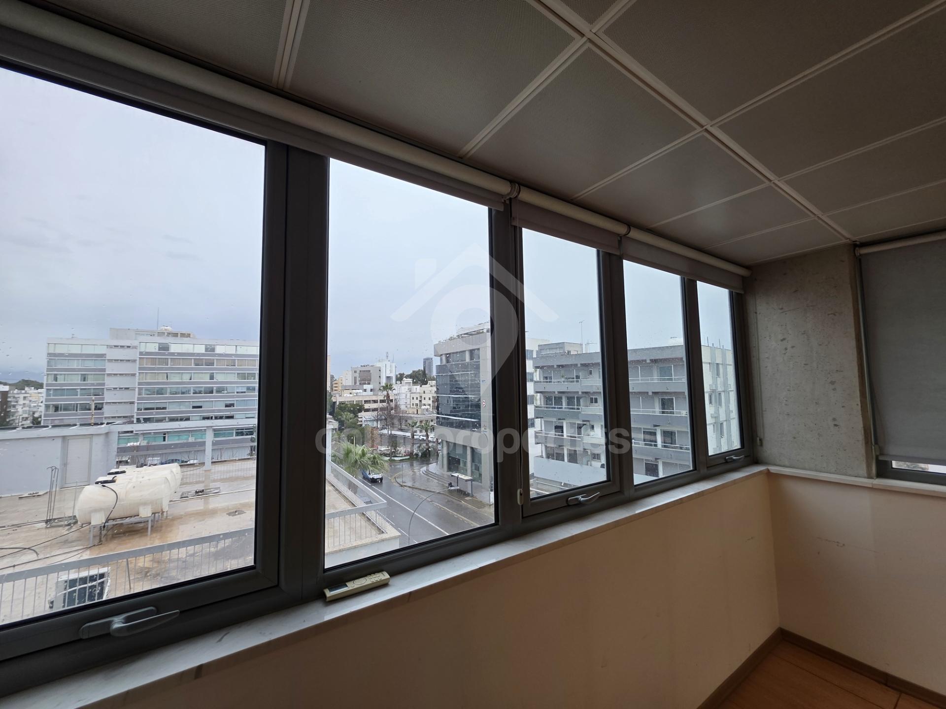 To change image, hover mouse over thumbnails below