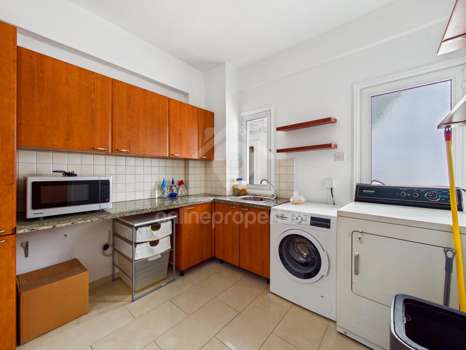 To change image, hover mouse over thumbnails below