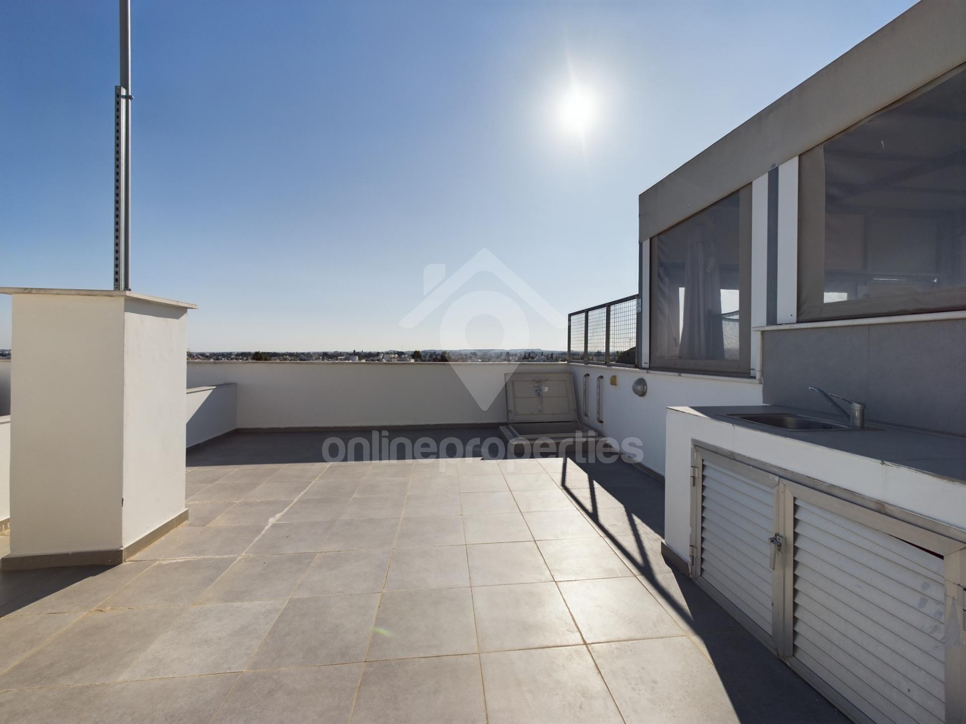 To change image, hover mouse over thumbnails below