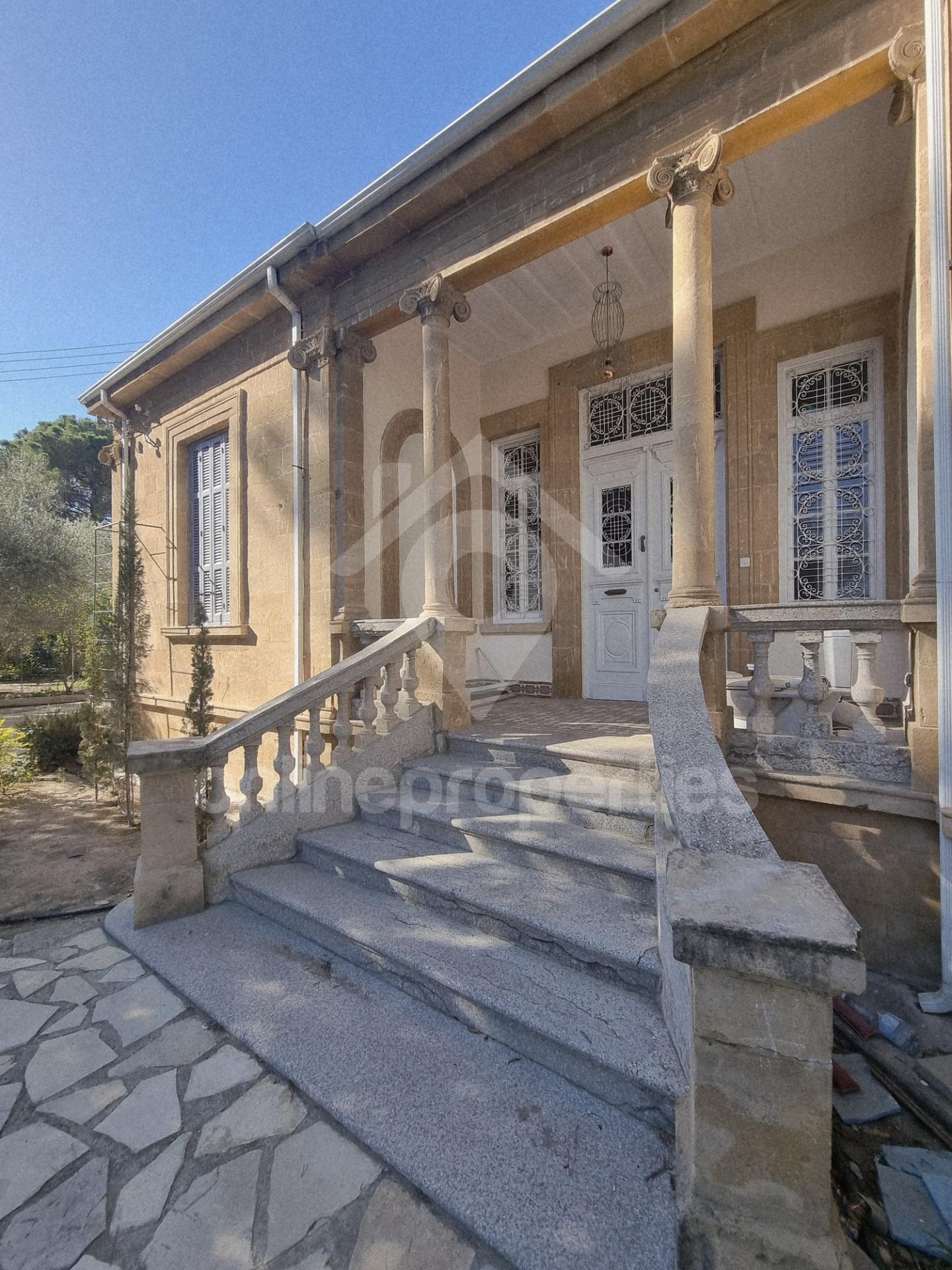 To change image, hover mouse over thumbnails below