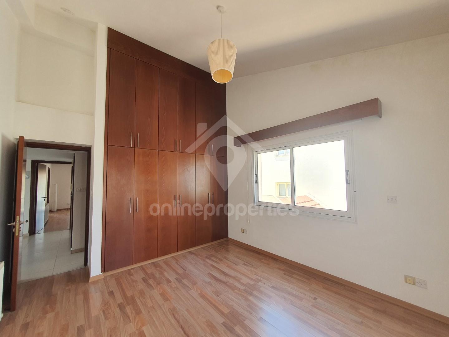 To change image, hover mouse over thumbnails below