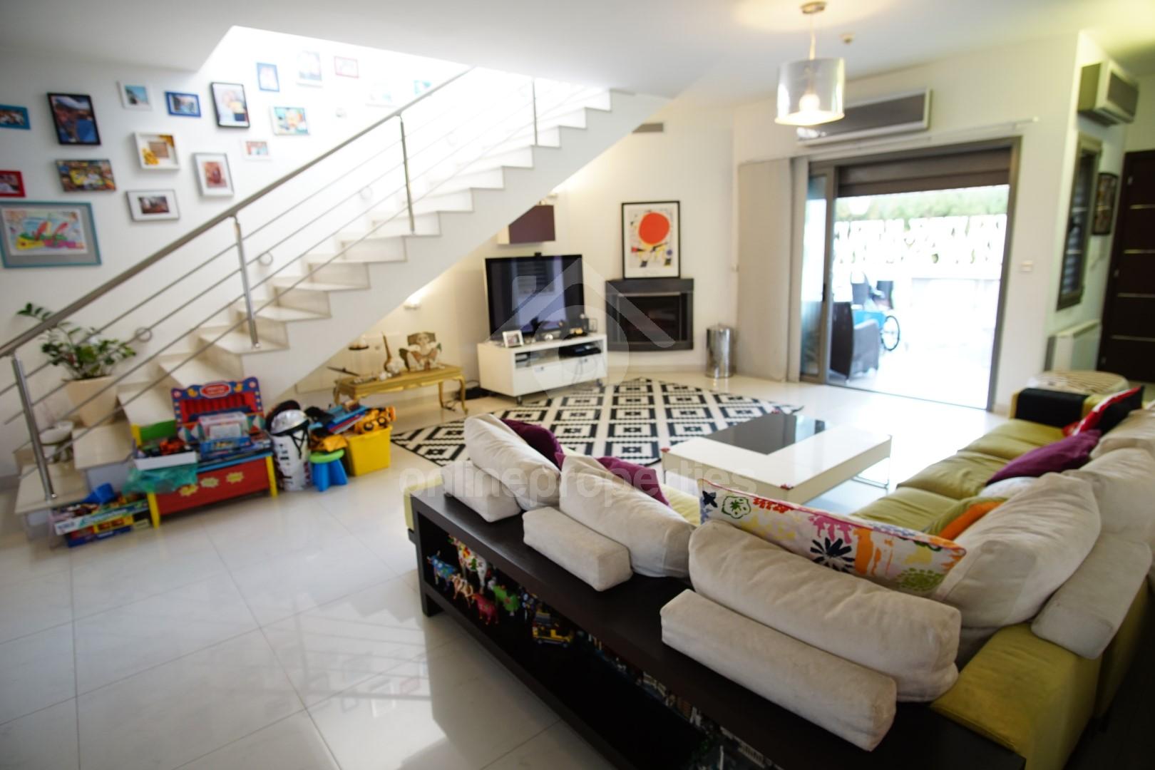 To change image, hover mouse over thumbnails below