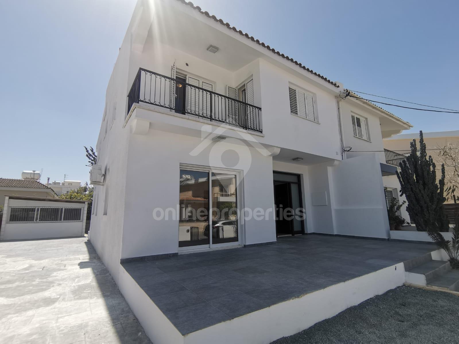 To change image, hover mouse over thumbnails below