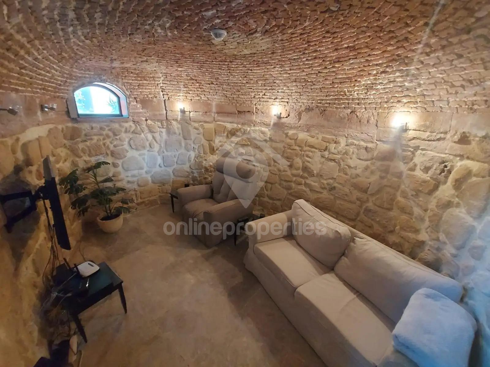 To change image, hover mouse over thumbnails below