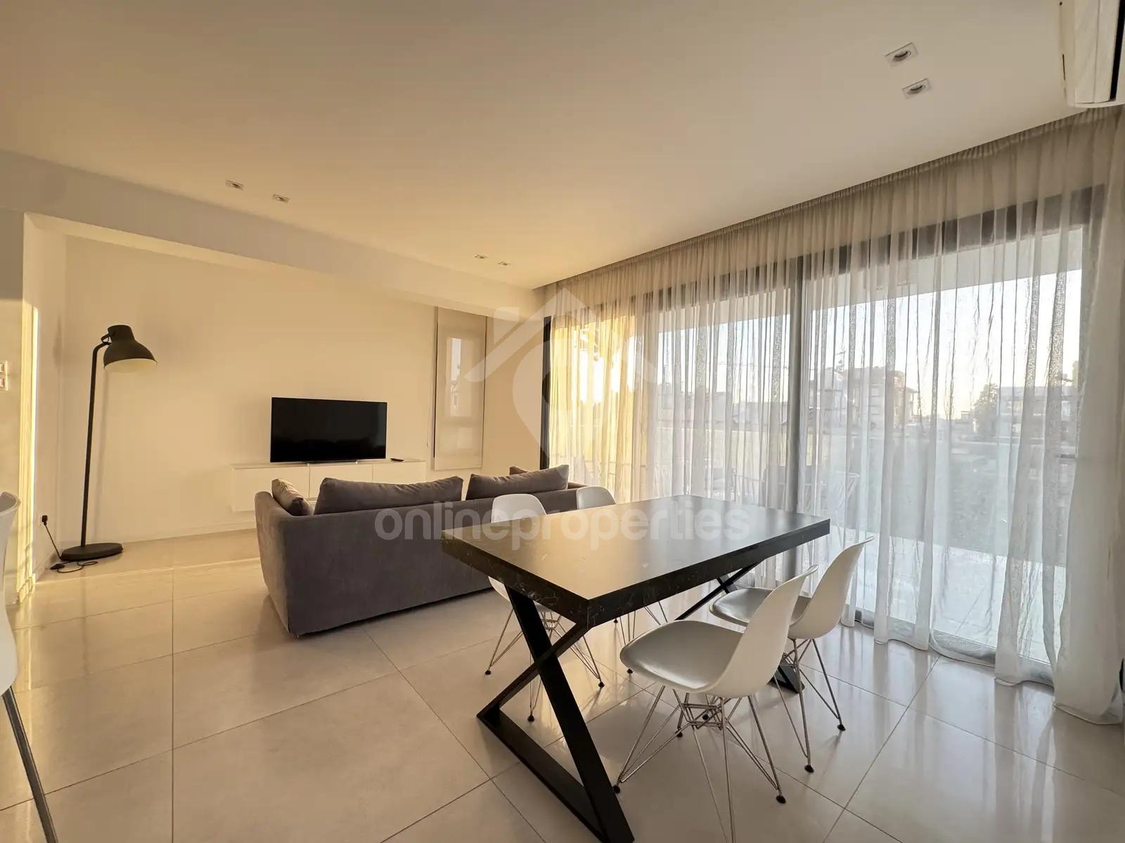 To change image, hover mouse over thumbnails below