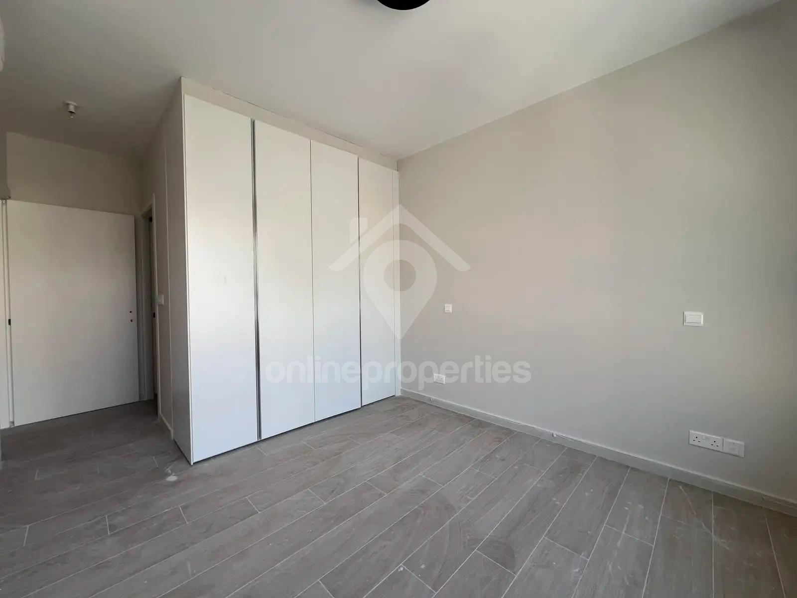 To change image, hover mouse over thumbnails below