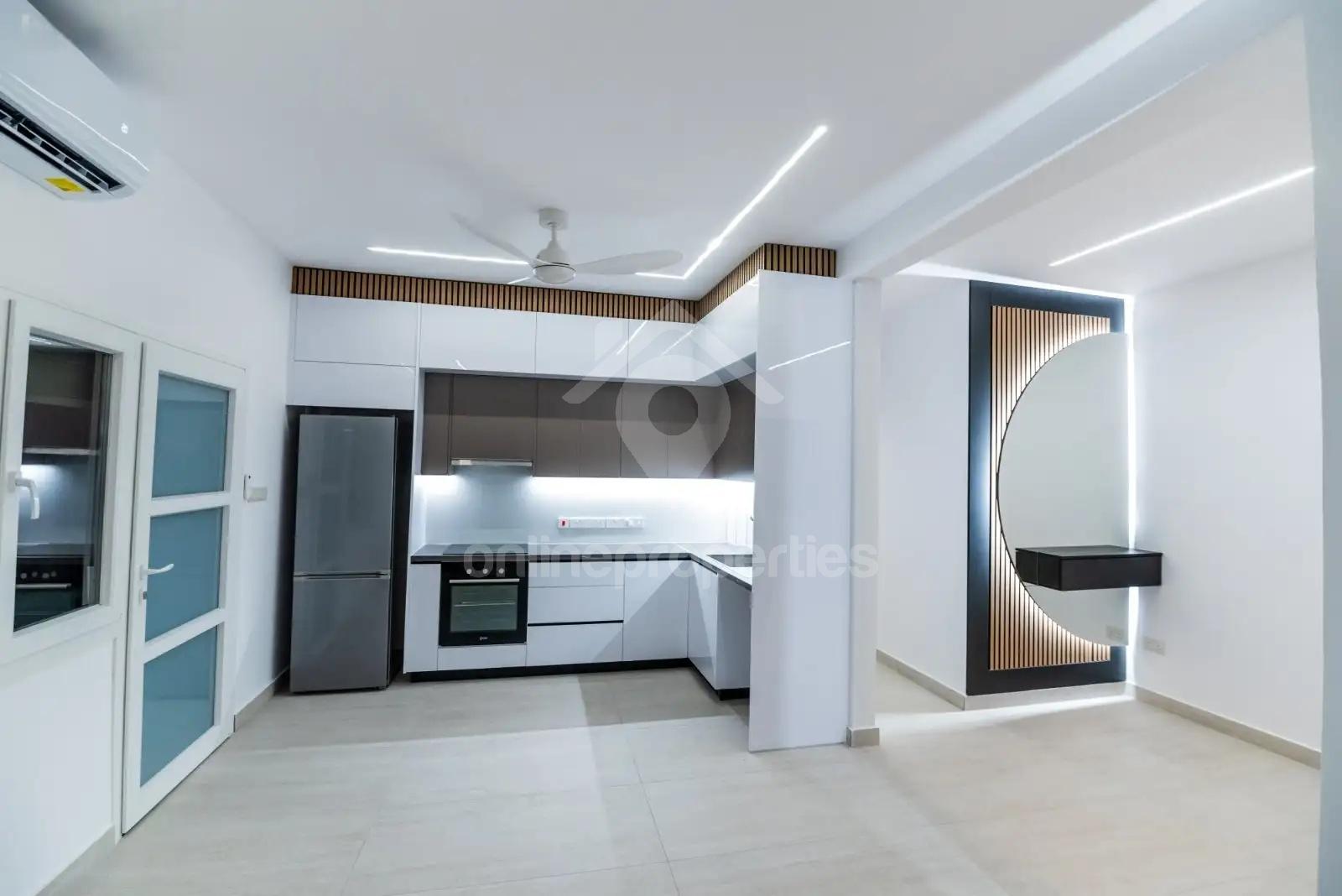 To change image, hover mouse over thumbnails below