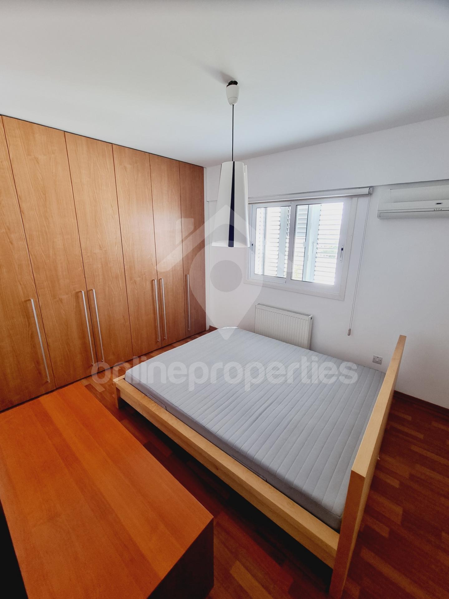 To change image, hover mouse over thumbnails below