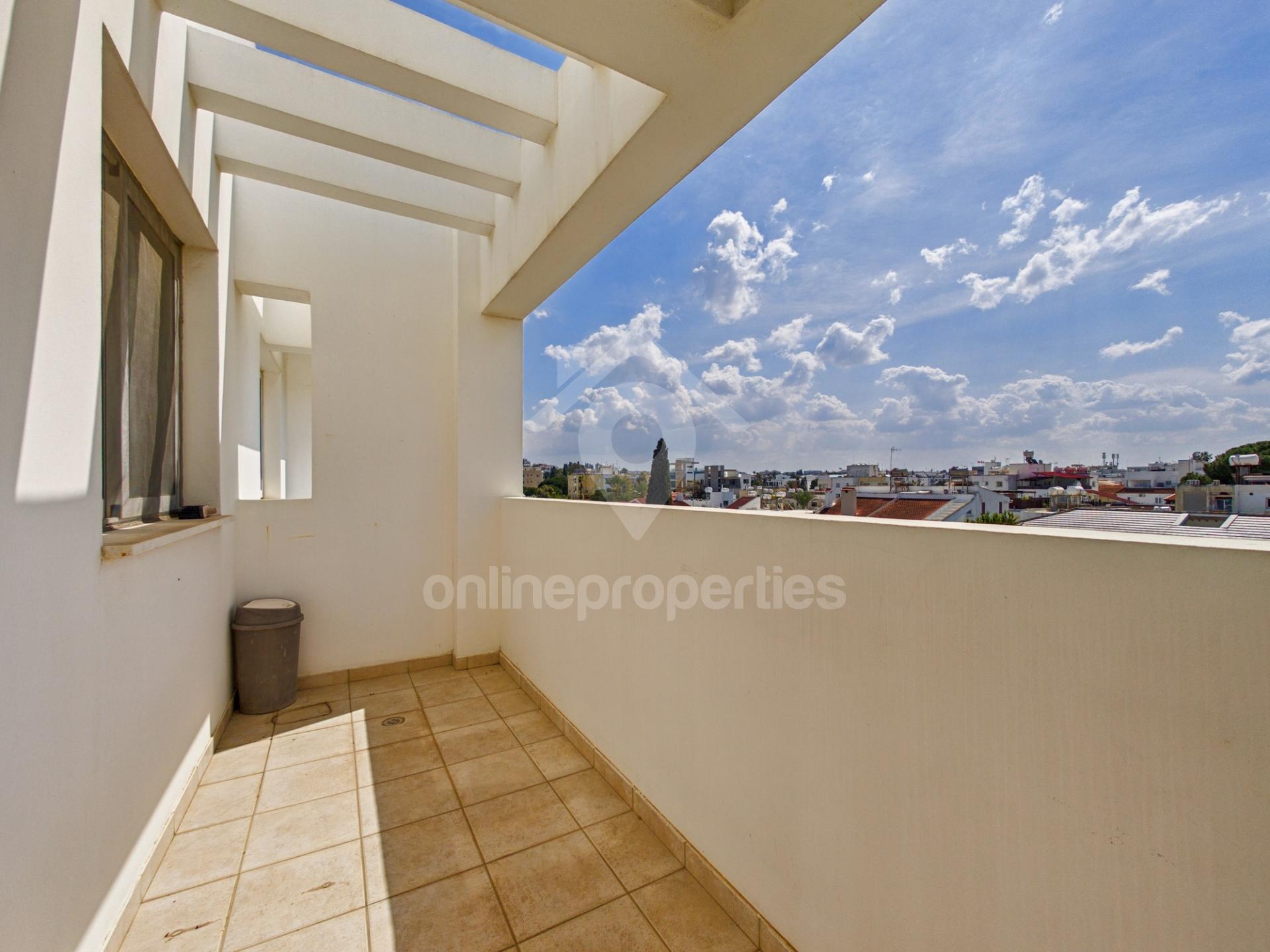 To change image, hover mouse over thumbnails below