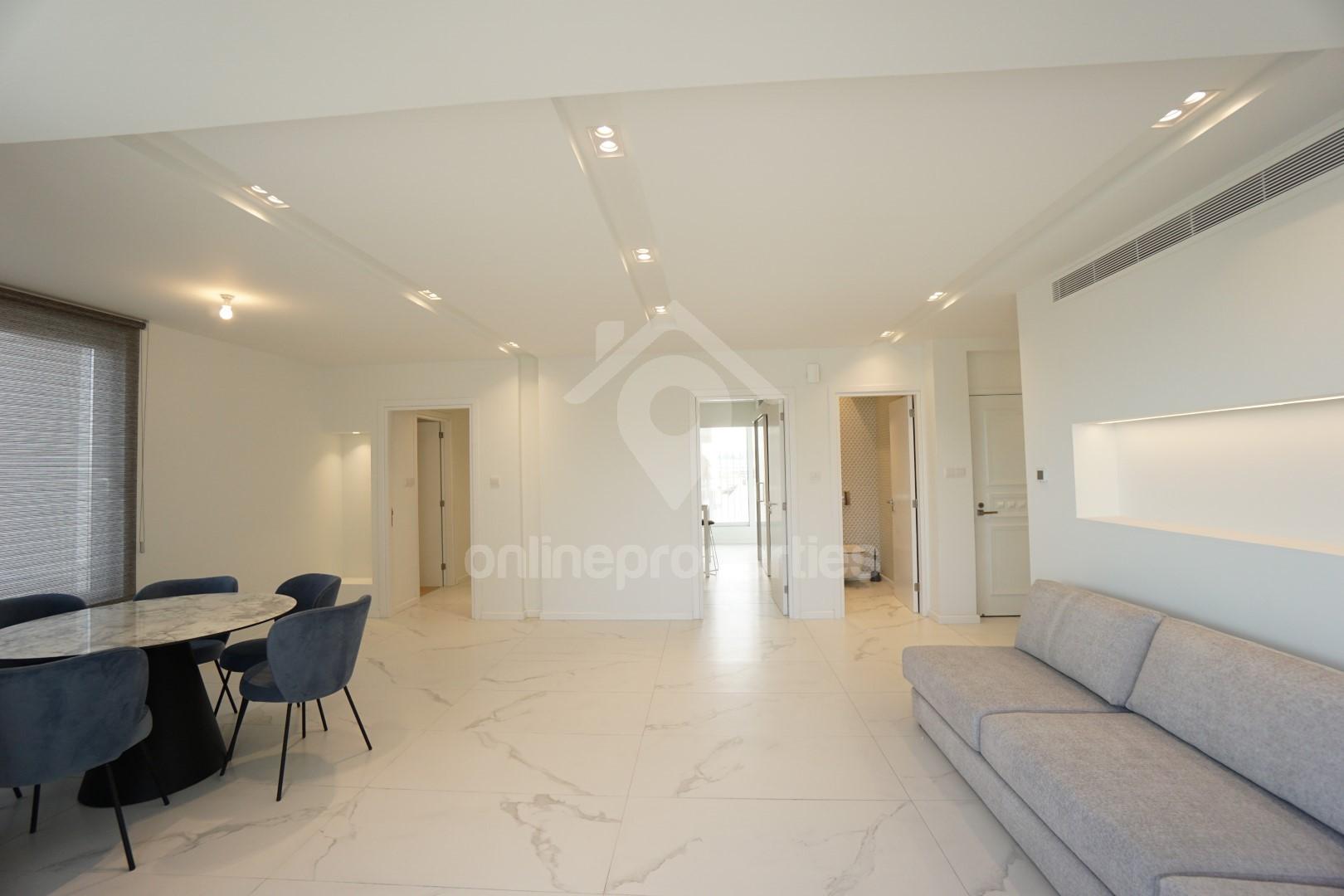 To change image, hover mouse over thumbnails below