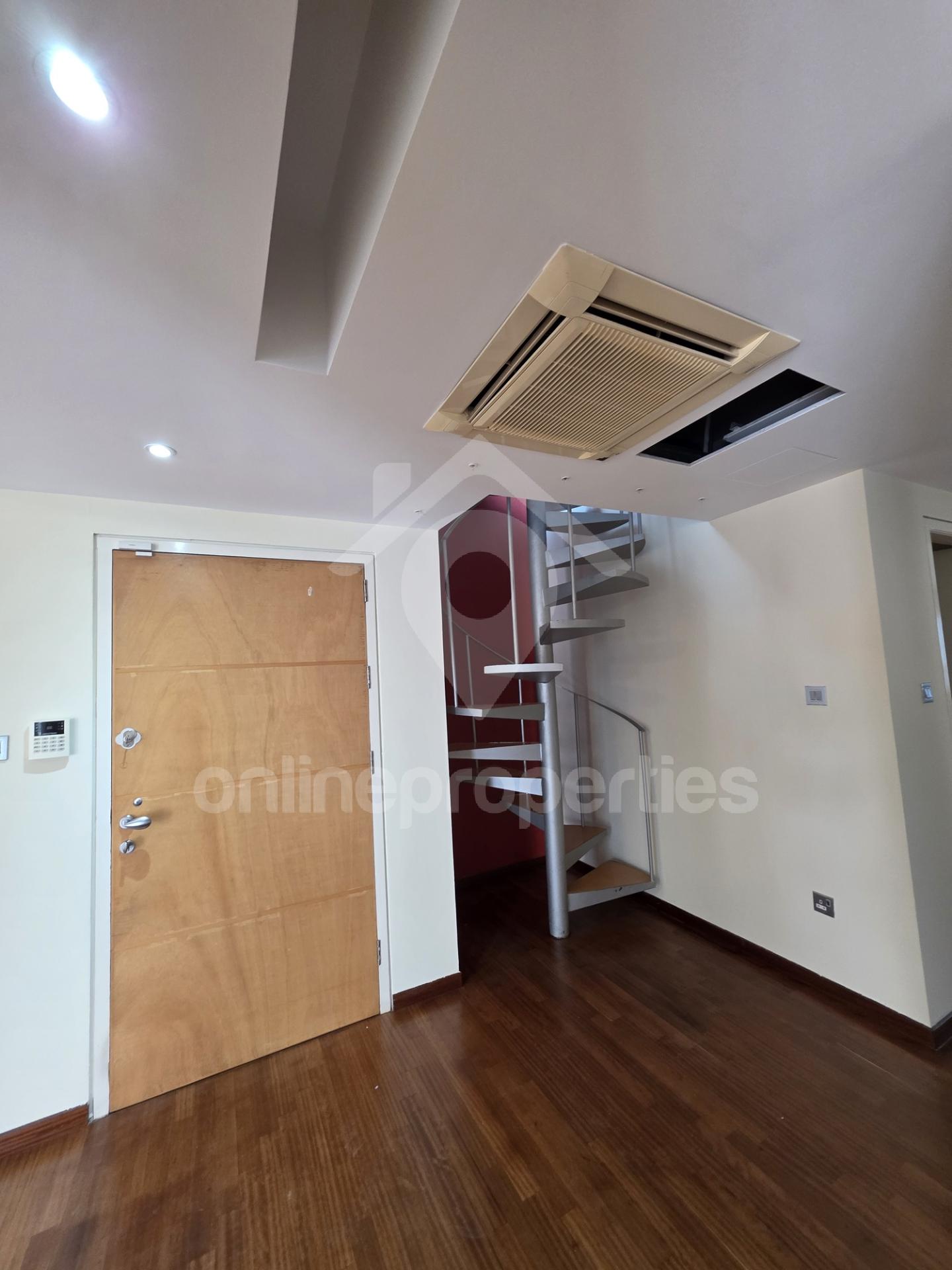 To change image, hover mouse over thumbnails below