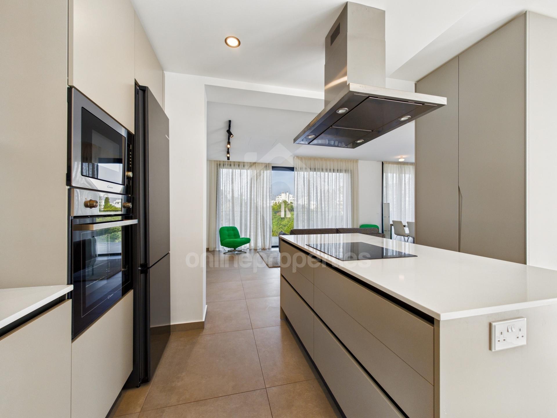 To change image, hover mouse over thumbnails below