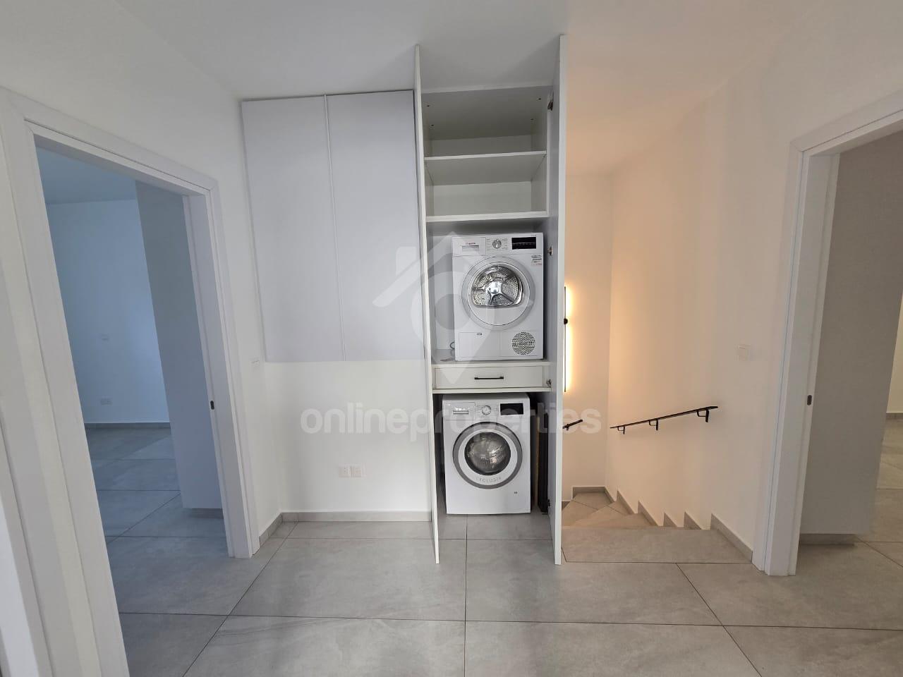 To change image, hover mouse over thumbnails below