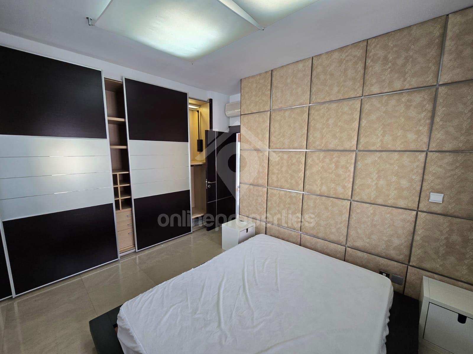 To change image, hover mouse over thumbnails below