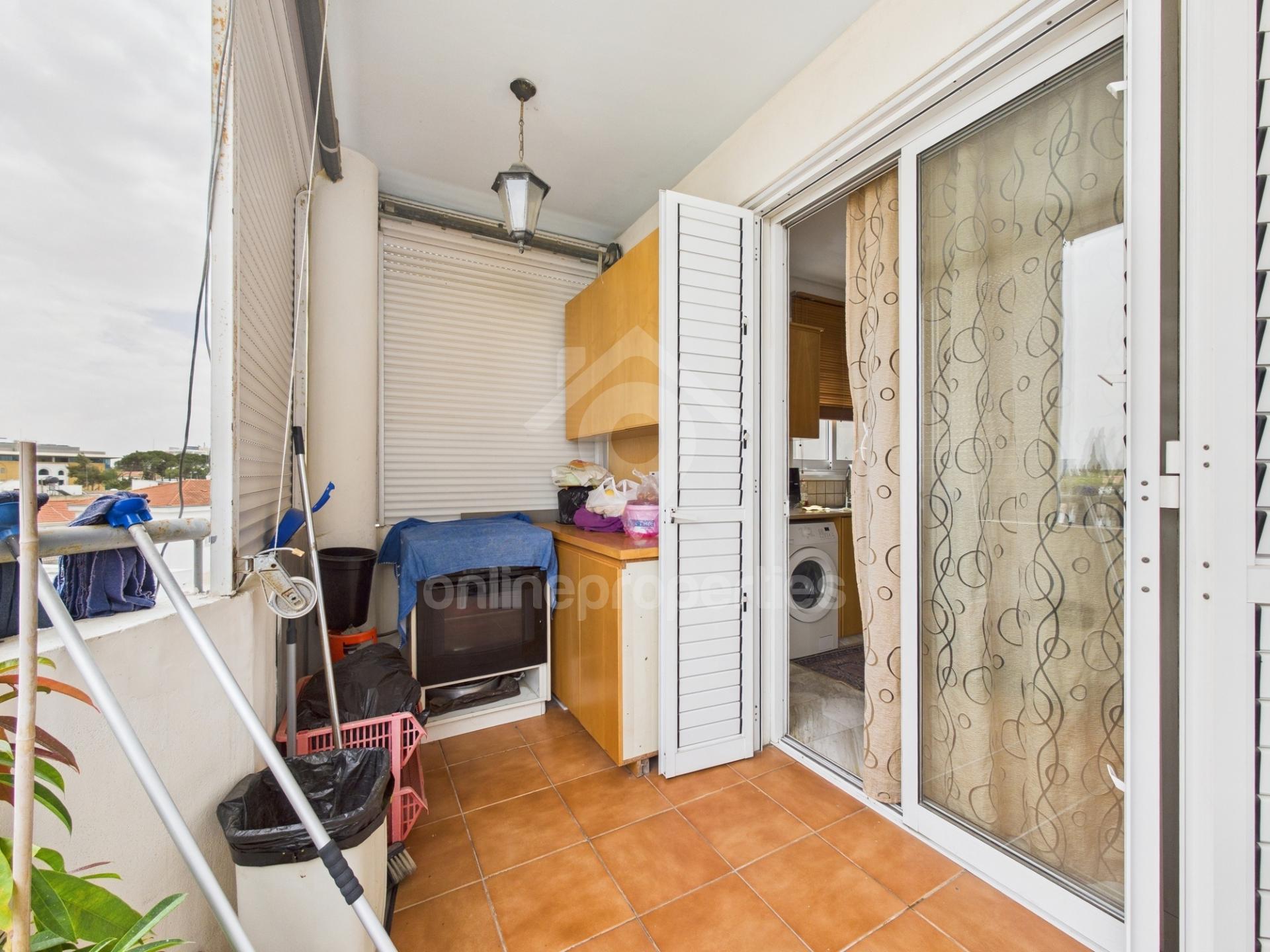 To change image, hover mouse over thumbnails below