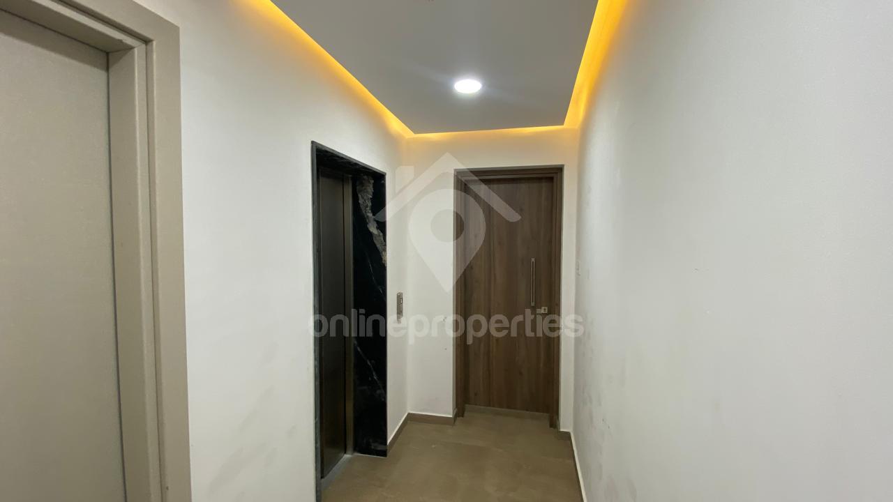 To change image, hover mouse over thumbnails below