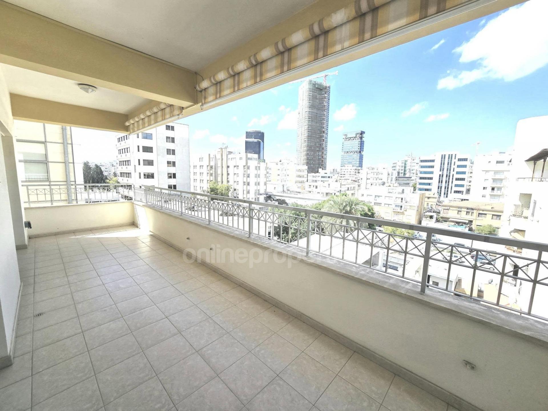 To change image, hover mouse over thumbnails below