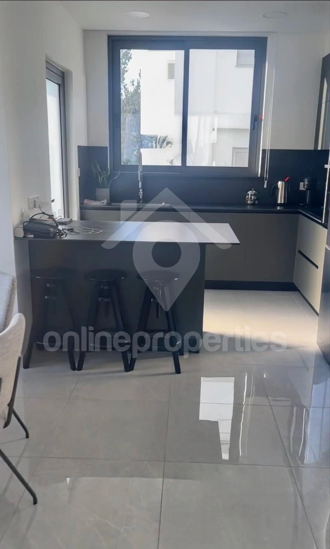 To change image, hover mouse over thumbnails below