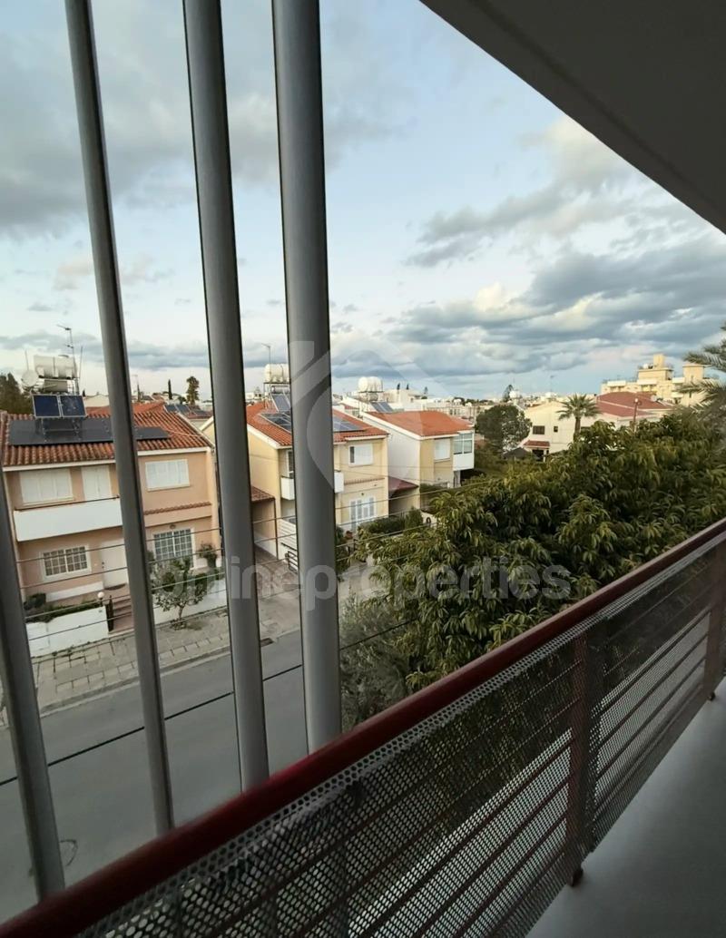 To change image, hover mouse over thumbnails below