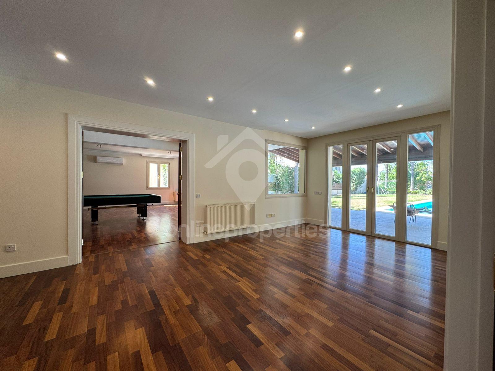 To change image, hover mouse over thumbnails below