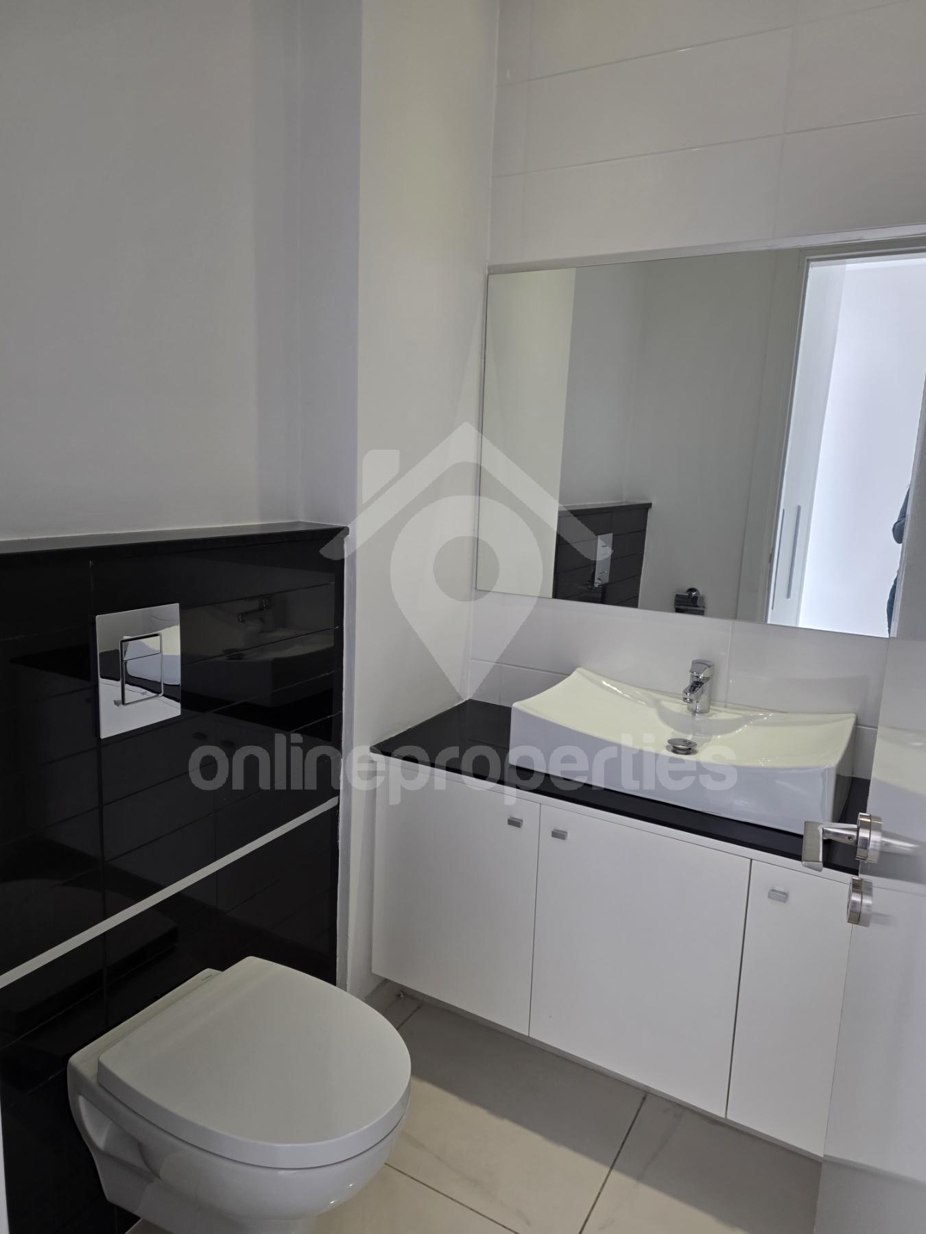 To change image, hover mouse over thumbnails below