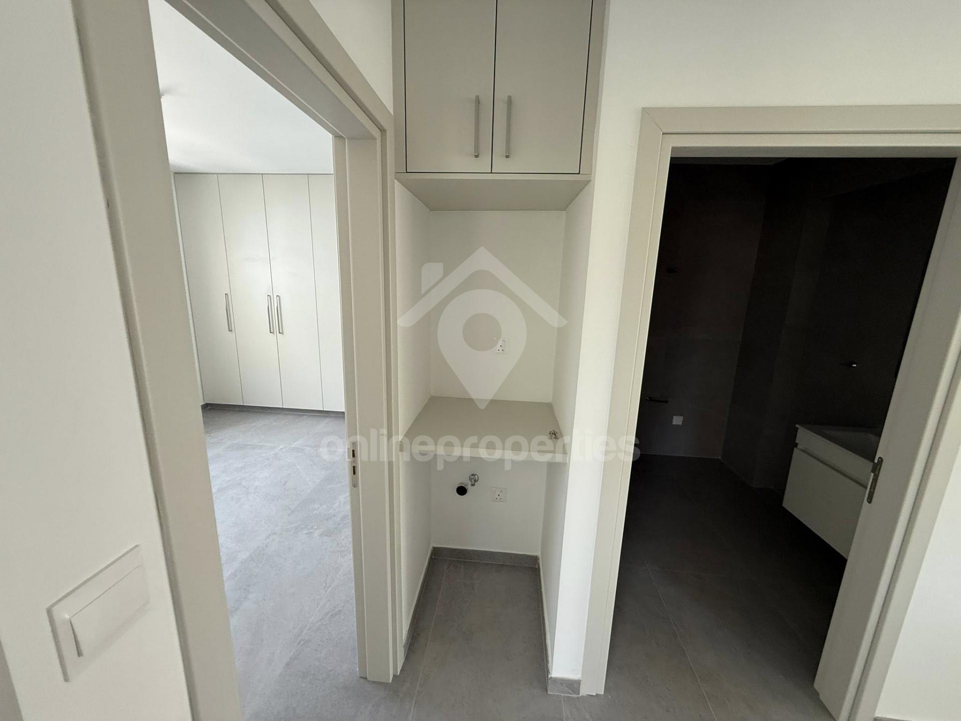 To change image, hover mouse over thumbnails below