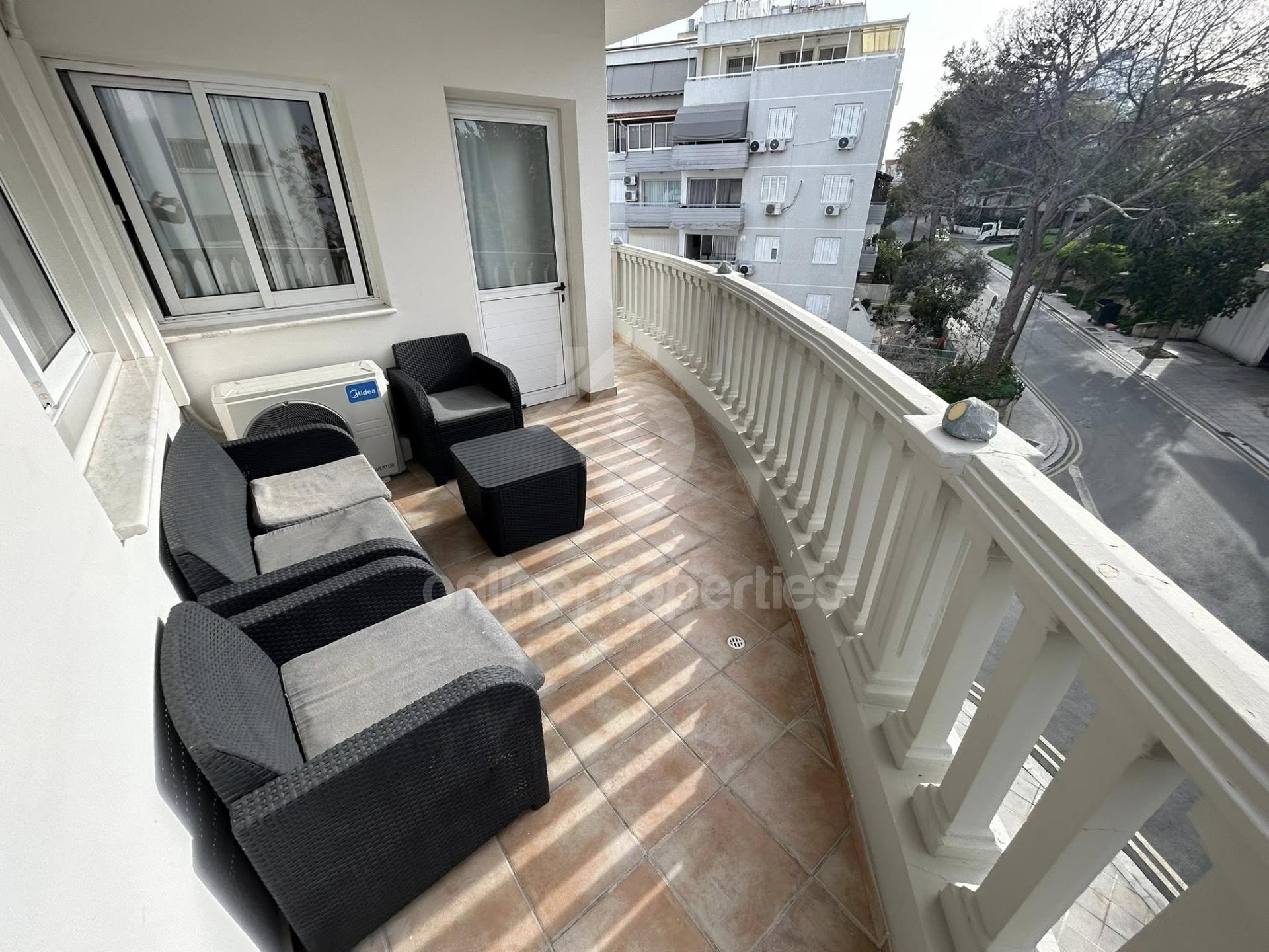 To change image, hover mouse over thumbnails below