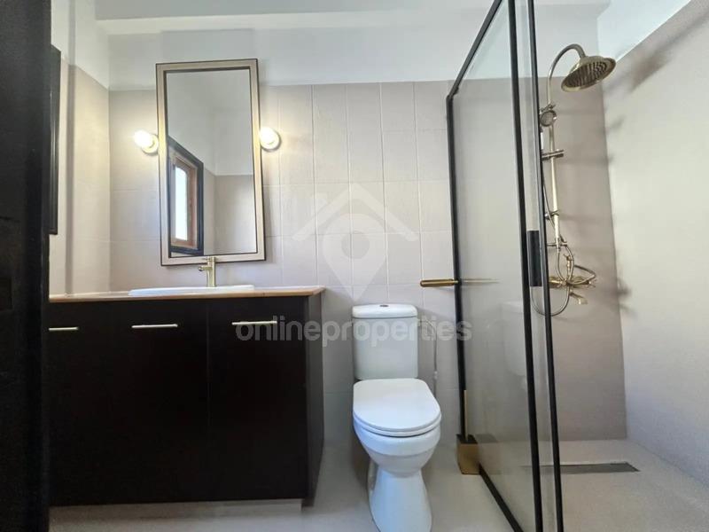 To change image, hover mouse over thumbnails below